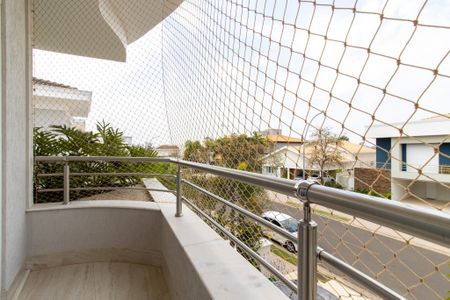 Casa de condomínio à venda com 460m², 5 quartos e 4 vagas Casa de condomínio à venda com 460m², 5 quartos e 4 vagasVaranda da Suíte 3