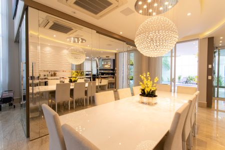 Casa de condomínio à venda com 460m², 5 quartos e 4 vagas Casa de condomínio à venda com 460m², 5 quartos e 4 vagasSala 3