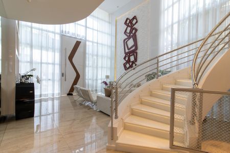 Casa de condomínio à venda com 460m², 5 quartos e 4 vagas Casa de condomínio à venda com 460m², 5 quartos e 4 vagasSala 1