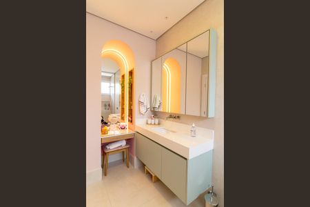 Casa de condomínio à venda com 460m², 5 quartos e 4 vagas Casa de condomínio à venda com 460m², 5 quartos e 4 vagasBanheiro da Suíte 2