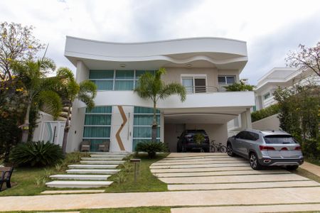 Casa de condomínio à venda com 460m², 5 quartos e 4 vagas Casa de condomínio à venda com 460m², 5 quartos e 4 vagasFachada
