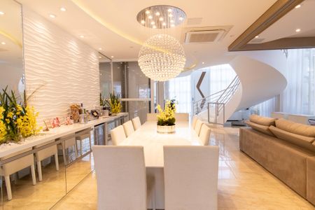 Casa de condomínio à venda com 460m², 5 quartos e 4 vagas Casa de condomínio à venda com 460m², 5 quartos e 4 vagasSala 3