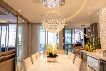 Casa de condomínio à venda com 460m², 5 quartos e 4 vagas Casa de condomínio à venda com 460m², 5 quartos e 4 vagasSala 3