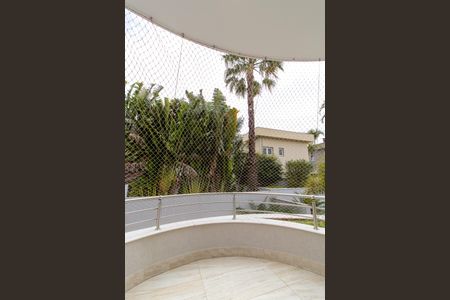 Casa de condomínio à venda com 460m², 5 quartos e 4 vagas Casa de condomínio à venda com 460m², 5 quartos e 4 vagasVaranda da Suíte 1