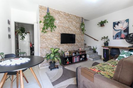 Sala de casa de condomínio para alugar com 2 quartos, 60m² em Cidade Líder, São Paulo