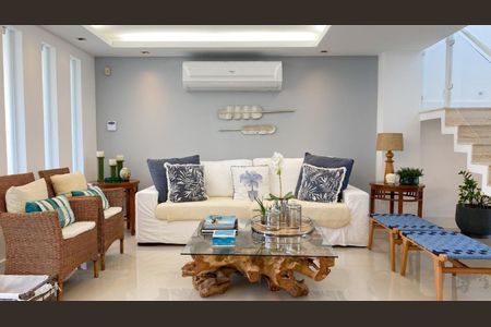 Casa à venda com 4 quartos, 274m² em Piratininga, Niterói