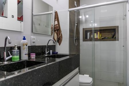 Casa à venda com 450m², 3 quartos e 4 vagas Casa à venda com 450m², 3 quartos e 4 vagasBanheiro da Suíte 1