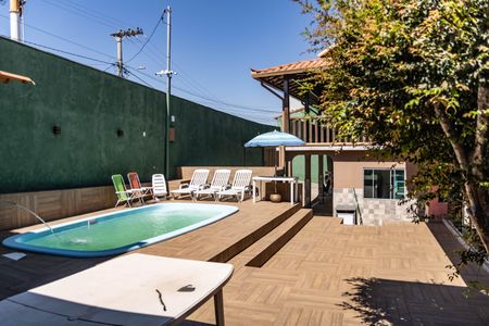 Casa à venda com 450m², 3 quartos e 4 vagas Casa à venda com 450m², 3 quartos e 4 vagasÁrea Externa