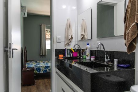 Casa à venda com 450m², 3 quartos e 4 vagas Casa à venda com 450m², 3 quartos e 4 vagasBanheiro da Suíte 1