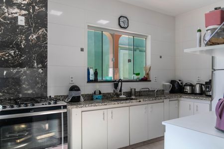 Casa à venda com 450m², 3 quartos e 4 vagas Casa à venda com 450m², 3 quartos e 4 vagasCozinha