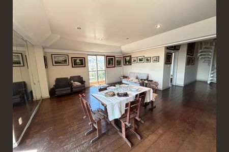 Apartamento para alugar com 240m², 3 quartos e 2 vagasSala