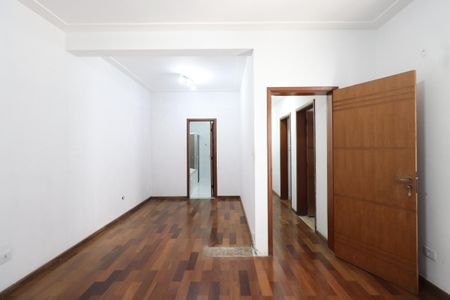 Casa à venda com 210m², 2 quartos e 4 vagasSuíte