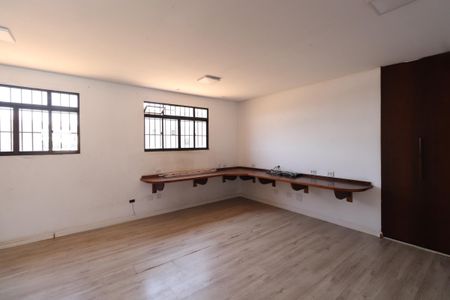 Casa à venda com 210m², 2 quartos e 4 vagasQuarto 2