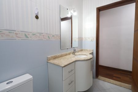 Casa à venda com 210m², 2 quartos e 4 vagasBanheiro