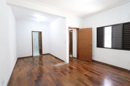 Casa à venda com 210m², 2 quartos e 4 vagasSuíte