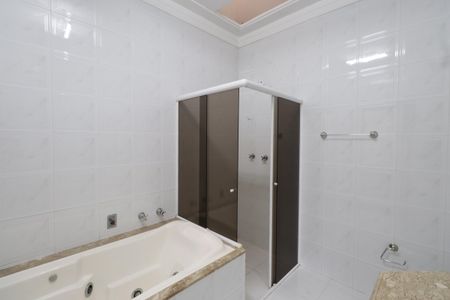 Casa à venda com 210m², 2 quartos e 4 vagasBanheiro da Suíte