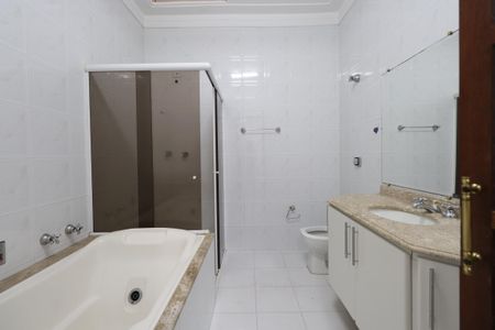 Casa à venda com 210m², 2 quartos e 4 vagasBanheiro da Suíte