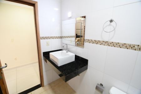 Casa para alugar com 170m², 3 quartos e 4 vagasBanheiro Social