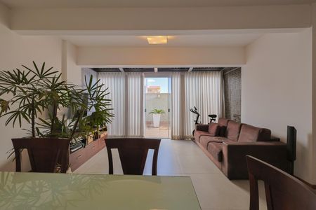 Apartamento à venda com 250m², 3 quartos e 2 vagasSala