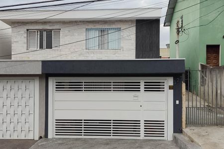 Casa à venda com 125m², 2 quartos e 2 vagas Casa à venda com 125m², 2 quartos e 2 vagasFachada