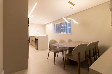 Casa à venda com 125m², 2 quartos e 2 vagas Casa à venda com 125m², 2 quartos e 2 vagasCozinha
