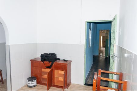 Sala vista para o corredor de entrada de apartamento para alugar com 1 quarto, 52m² em Olaria, Rio de Janeiro