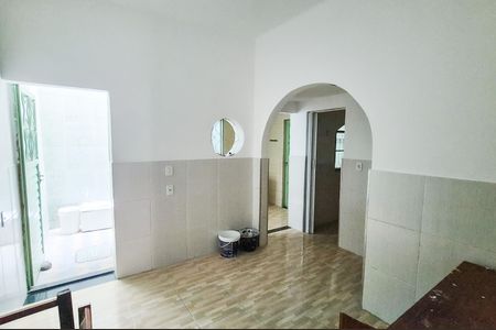 Sala  de apartamento para alugar com 1 quarto, 52m² em Olaria, Rio de Janeiro