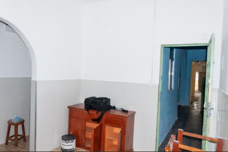 Sala vista para o corredor de entrada de apartamento para alugar com 1 quarto, 52m² em Olaria, Rio de Janeiro