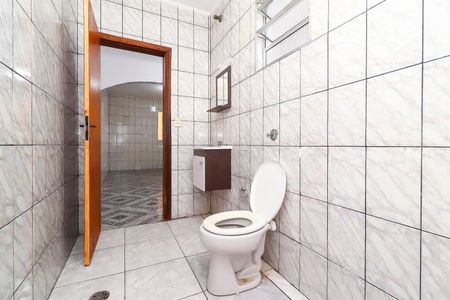 Casa para alugar com 110m², 2 quartos e 4 vagas Casa para alugar com 110m², 2 quartos e 4 vagasBanheiro 1