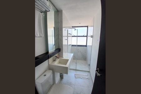 Banheiro de kitnet/studio para alugar com 1 quarto, 28m² em Bairro da Liberdade, São Paulo