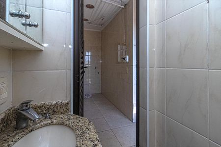 Casa à venda com 250m², 3 quartos e 4 vagasBanheiro de Serviço