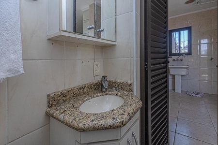 Casa à venda com 250m², 3 quartos e 4 vagasBanheiro de Serviço