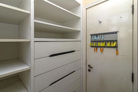 Casa à venda com 250m², 3 quartos e 4 vagasCloset da suíte 3