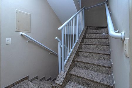 Casa à venda com 250m², 3 quartos e 4 vagasEscada