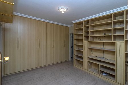 Casa à venda com 250m², 3 quartos e 4 vagasSuíte 3