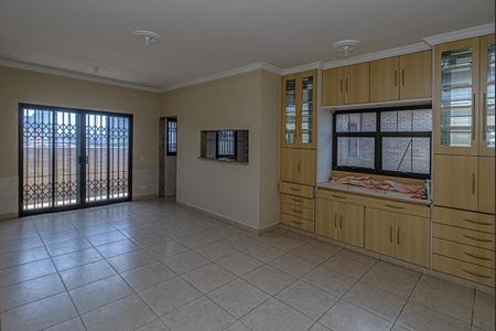 Casa à venda com 250m², 3 quartos e 4 vagasCopa