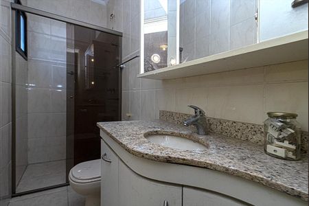 Casa à venda com 250m², 3 quartos e 4 vagasBanheiro da Suíte 1