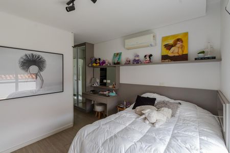 Casa à venda com 333m², 4 quartos e 4 vagas Casa à venda com 333m², 4 quartos e 4 vagasSuíte 1