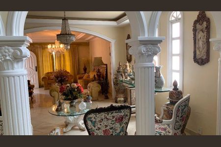 Casa à venda com 5 quartos, 200m² em Pendotiba, Niterói