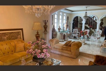 Casa à venda com 5 quartos, 200m² em Pendotiba, Niterói