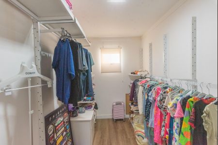 Casa de condomínio à venda com 380m², 3 quartos e 2 vagas Casa de condomínio à venda com 380m², 3 quartos e 2 vagasCloset do Quarto 2