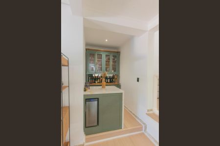 Casa de condomínio à venda com 380m², 3 quartos e 2 vagas Casa de condomínio à venda com 380m², 3 quartos e 2 vagasSala