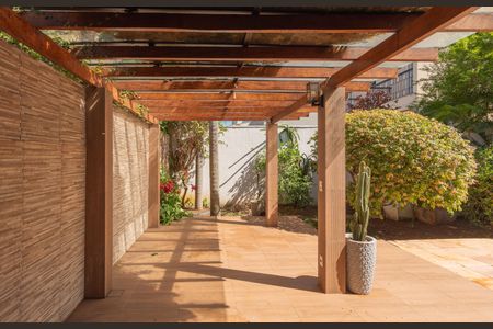 Casa de condomínio à venda com 380m², 3 quartos e 2 vagas Casa de condomínio à venda com 380m², 3 quartos e 2 vagasJardim