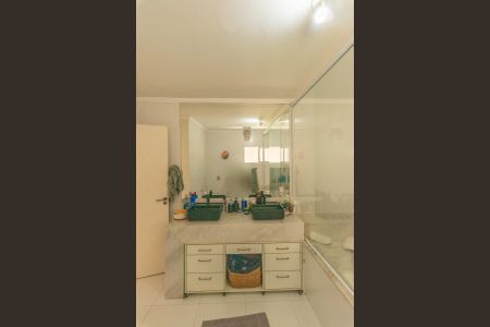 Casa de condomínio à venda com 380m², 3 quartos e 2 vagas Casa de condomínio à venda com 380m², 3 quartos e 2 vagasBanheiro da Suíte