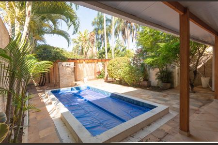 Casa de condomínio à venda com 380m², 3 quartos e 2 vagas Casa de condomínio à venda com 380m², 3 quartos e 2 vagasPiscina