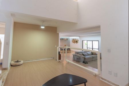 Casa de condomínio à venda com 380m², 3 quartos e 2 vagas Casa de condomínio à venda com 380m², 3 quartos e 2 vagasSala