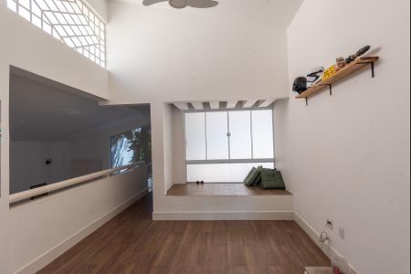 Casa de condomínio à venda com 380m², 3 quartos e 2 vagas Casa de condomínio à venda com 380m², 3 quartos e 2 vagasSala