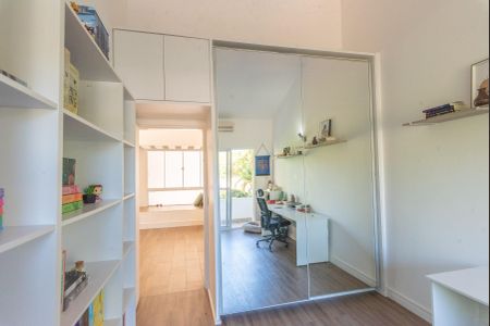 Casa de condomínio à venda com 380m², 3 quartos e 2 vagas Casa de condomínio à venda com 380m², 3 quartos e 2 vagasQuarto 1