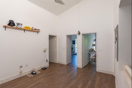 Casa de condomínio à venda com 380m², 3 quartos e 2 vagas Casa de condomínio à venda com 380m², 3 quartos e 2 vagasSala