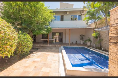 Casa de condomínio à venda com 380m², 3 quartos e 2 vagas Casa de condomínio à venda com 380m², 3 quartos e 2 vagasPiscina